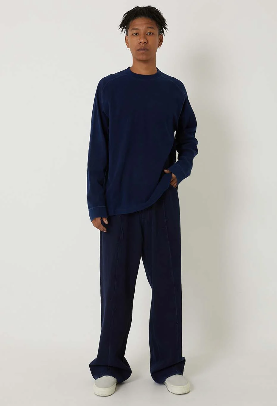 BLUE BLUE JAPAN MOD HAND DYED SLUB COTTON CREWNECK LS TEE - INDIGO - Image 5