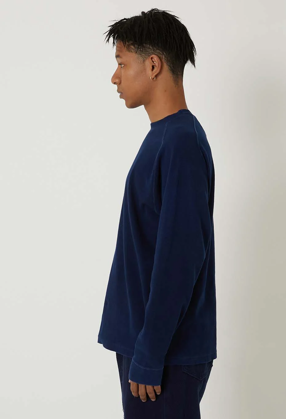 BLUE BLUE JAPAN MOD HAND DYED SLUB COTTON CREWNECK LS TEE - INDIGO - Image 9