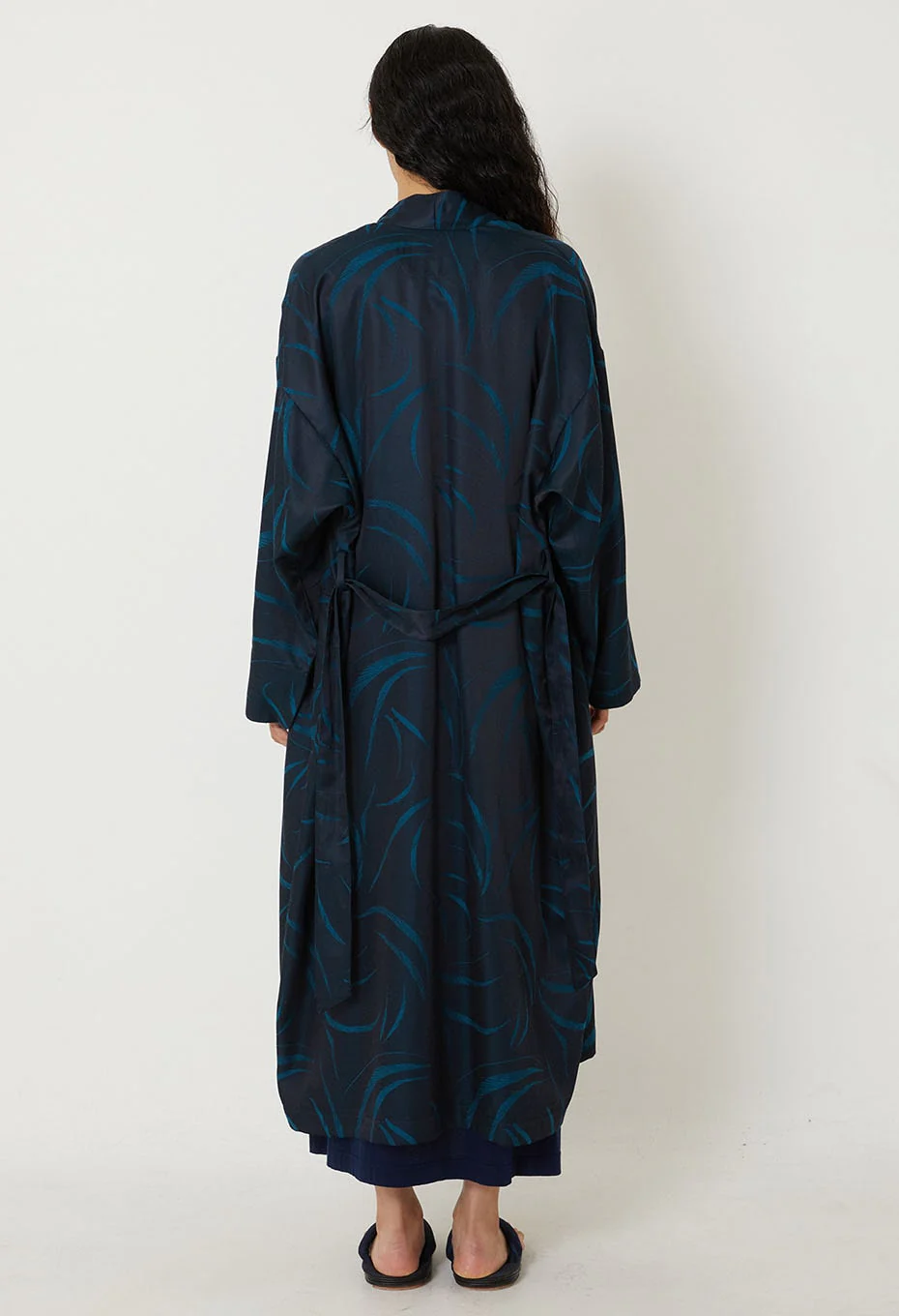 BLUE BLUE JAPAN WOMEN'S MEBUKI SATIN HAORI JACKET - DARK NAVY - Image 4