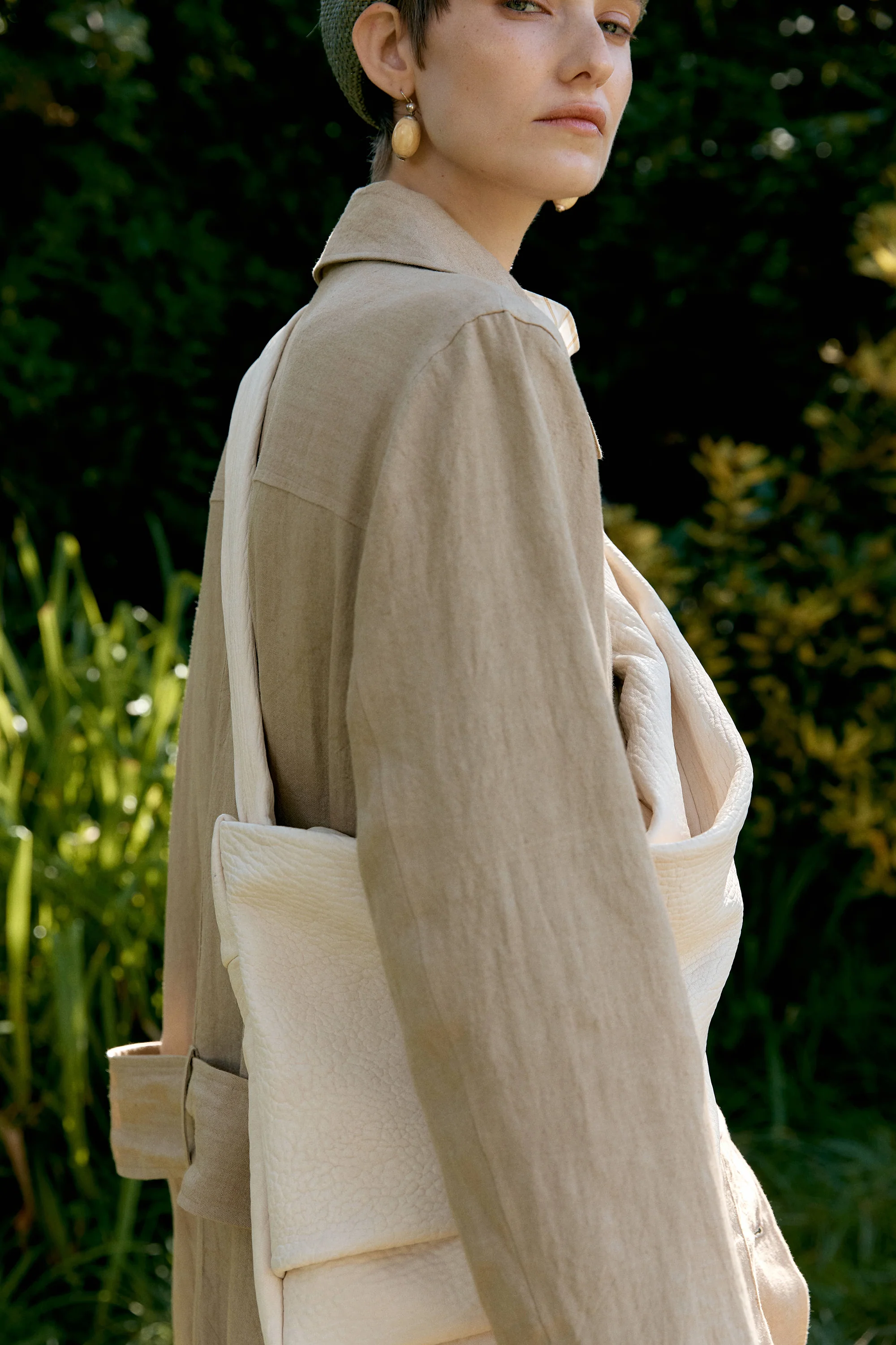 CAWLEY STRETCH WRINKLE LEATHER PLEATED CROSSBODY BAG - IVORY - Image 6