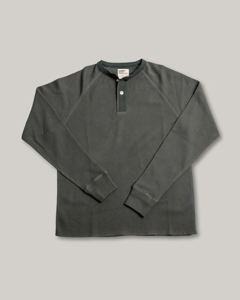 HEIMAT HENLEY WAFFLE TOP - MILITARY GREEN