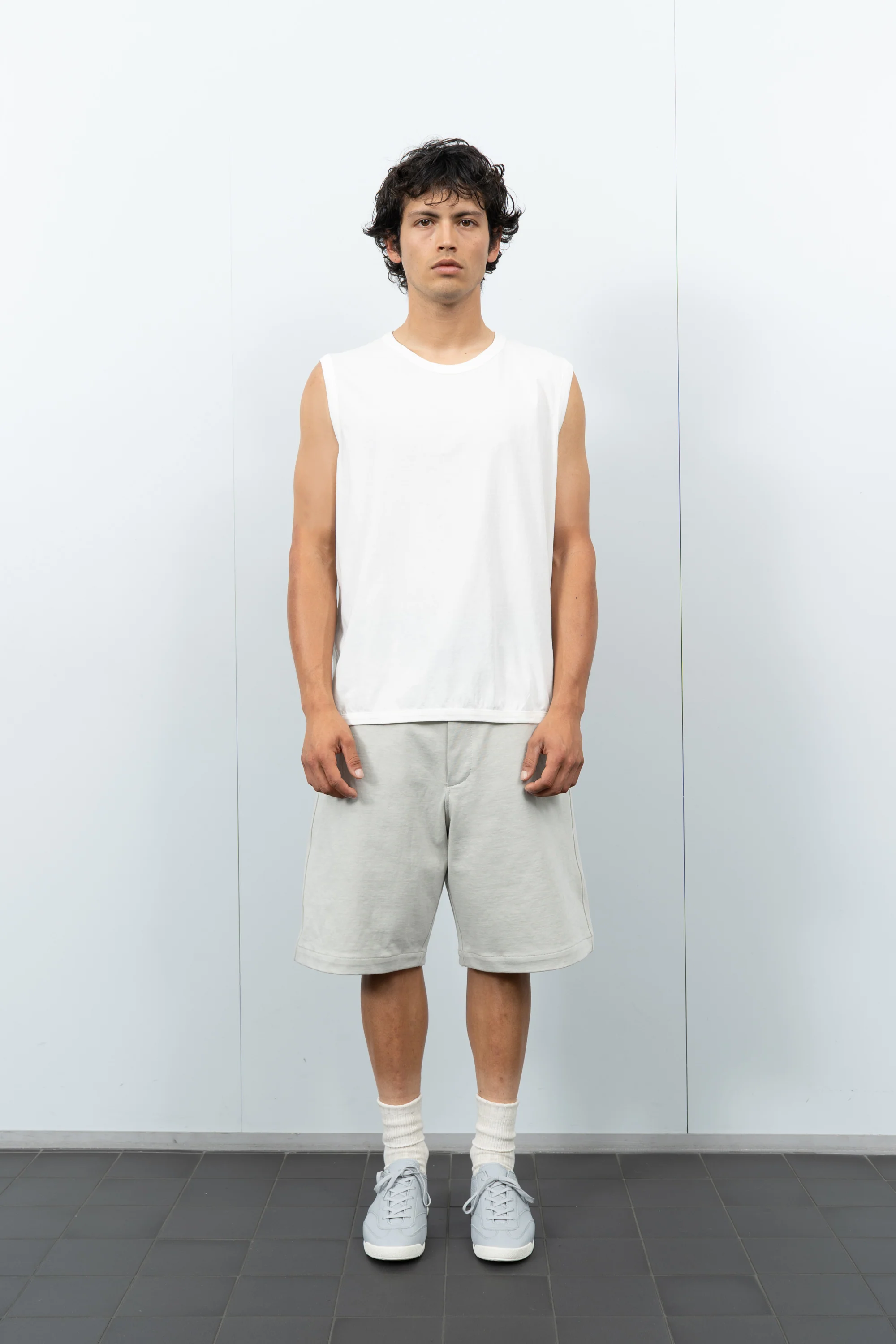LADY WHITE CO. SLEEVELESS TEE - WHITE - Image 4