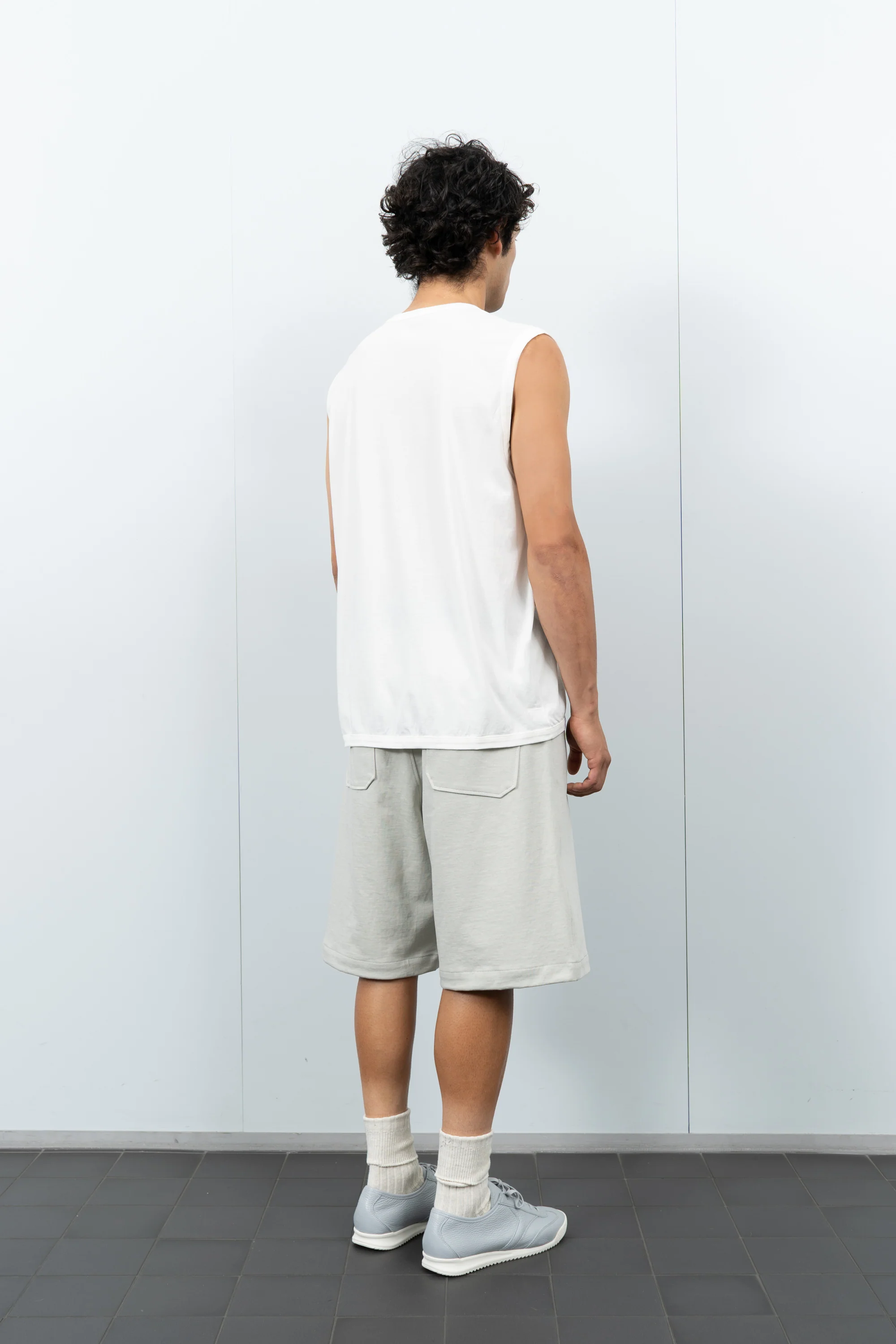 LADY WHITE CO. SLEEVELESS TEE - WHITE - Image 5