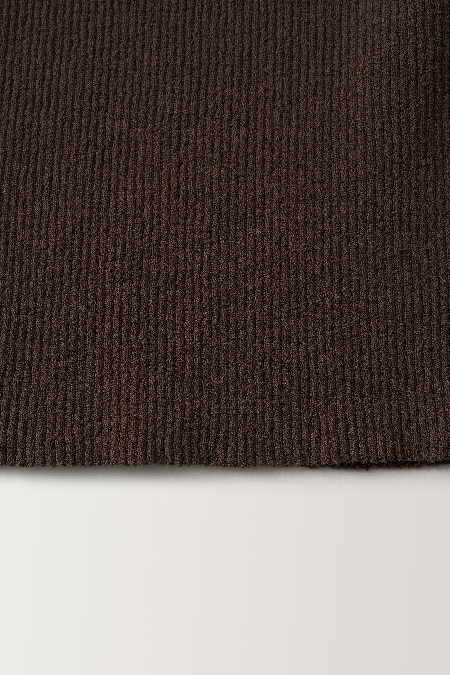 NOTHING WRITTEN HAZE V-NECK SLEEVELESS - BROWN - Image 7