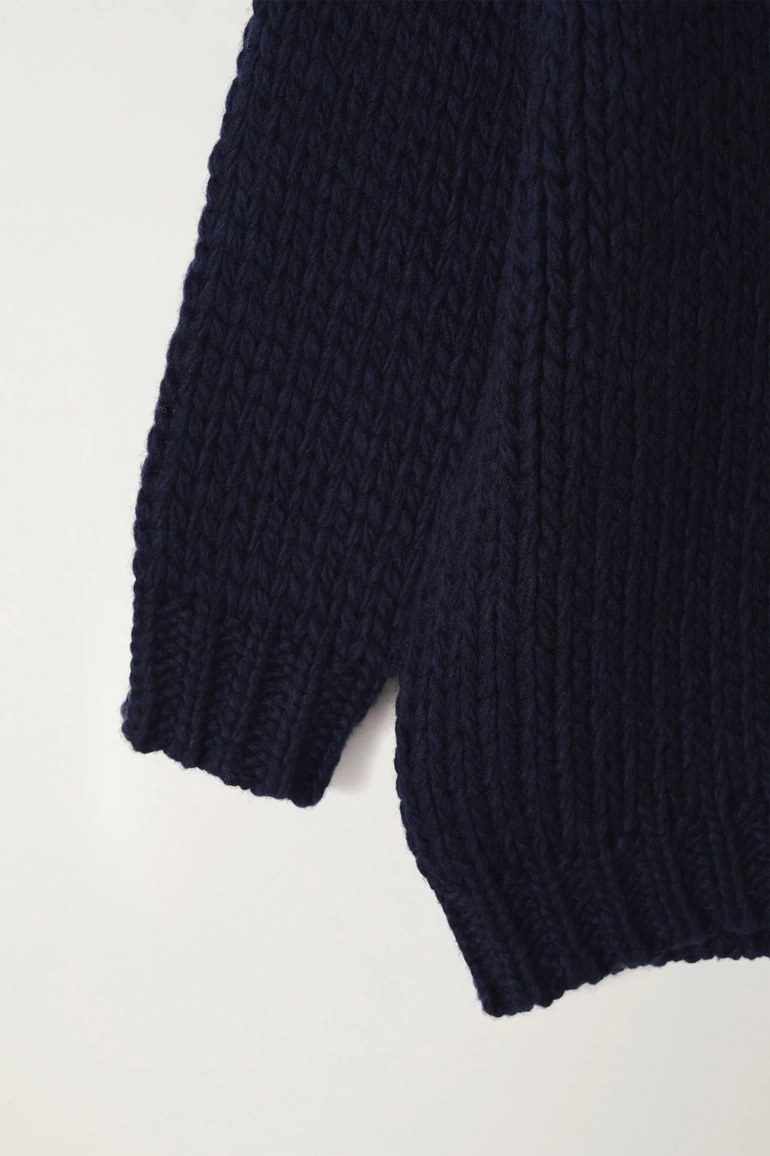 NOTHING WRITTEN WIDE V-NECK SWEATER - NAVY - Image 4