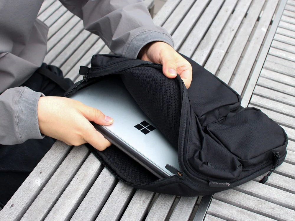 SNOW PEAK EVERYDAY USE LAPTOP CASE - BLACK - Image 3