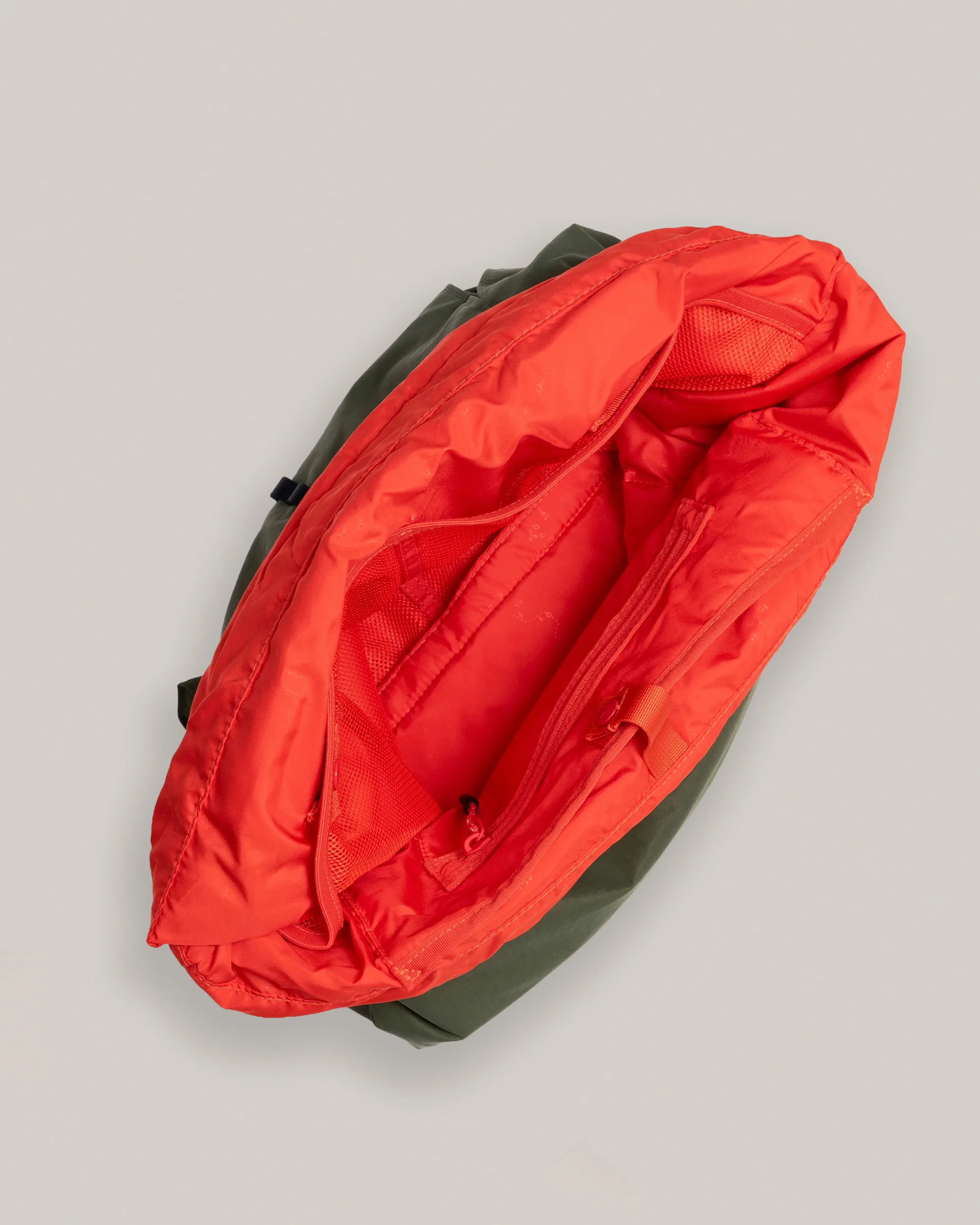 TOPOLOGIE HELMET BAG DEEP FOREST WASHED NYLON - Image 3