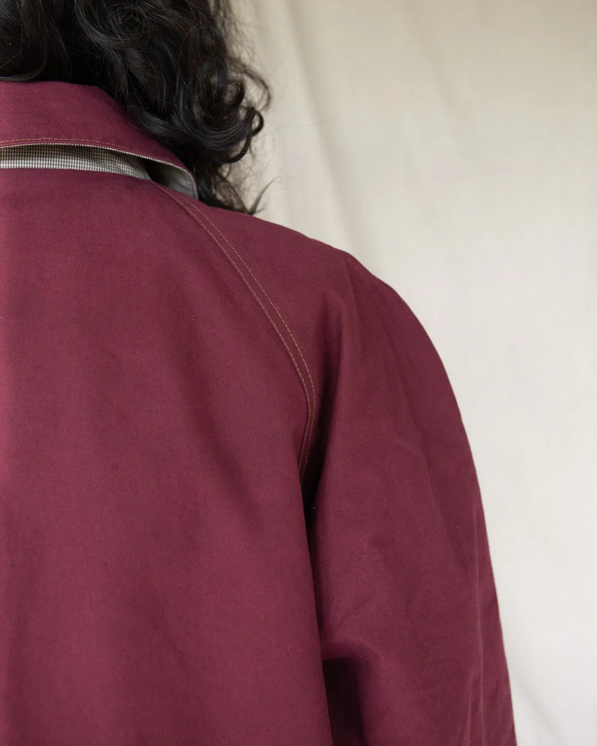 W'MENSWEAR REVERSIBLE CYCLING TRENCH - BURGUNDY - Image 5