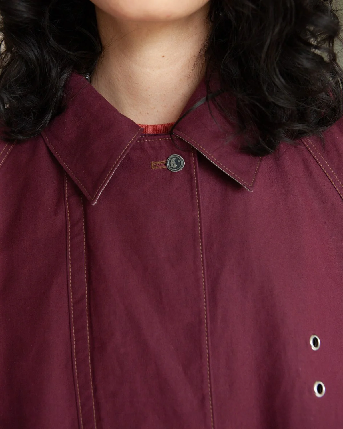 W'MENSWEAR REVERSIBLE CYCLING TRENCH - BURGUNDY - Image 8
